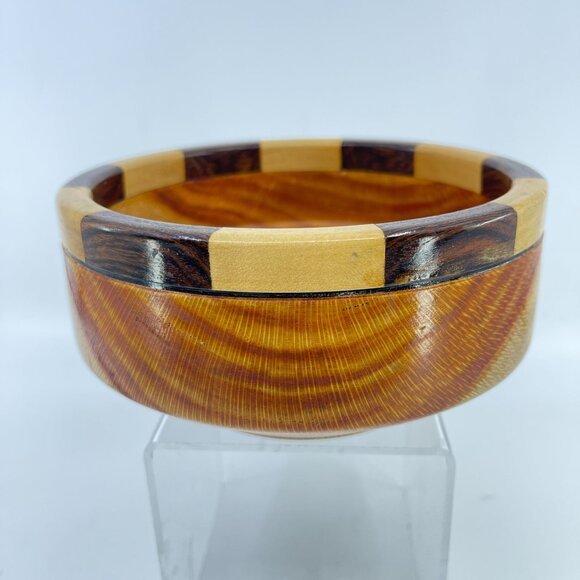 vintage handcrafted wood bowl with contrasting light & dark wood pattern signed - Picture 4 of 8